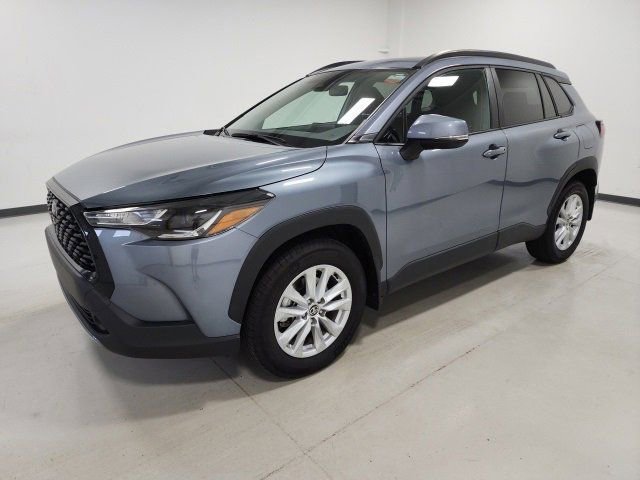 2022 Toyota Corolla Cross LE photo 5