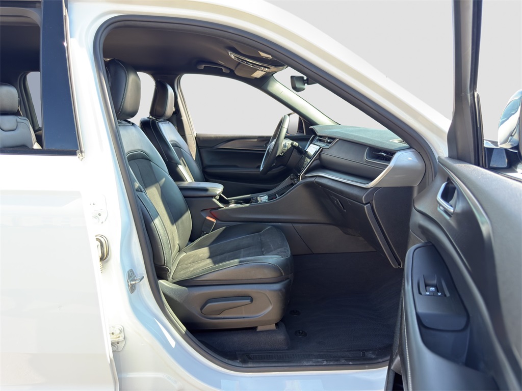 2023 Jeep Grand Cherokee Laredo Altitude photo 17