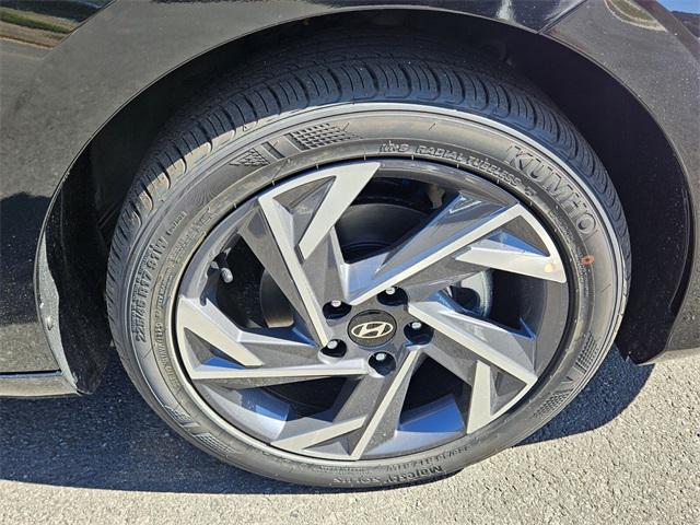2025 Hyundai Elantra SEL Sport photo 9
