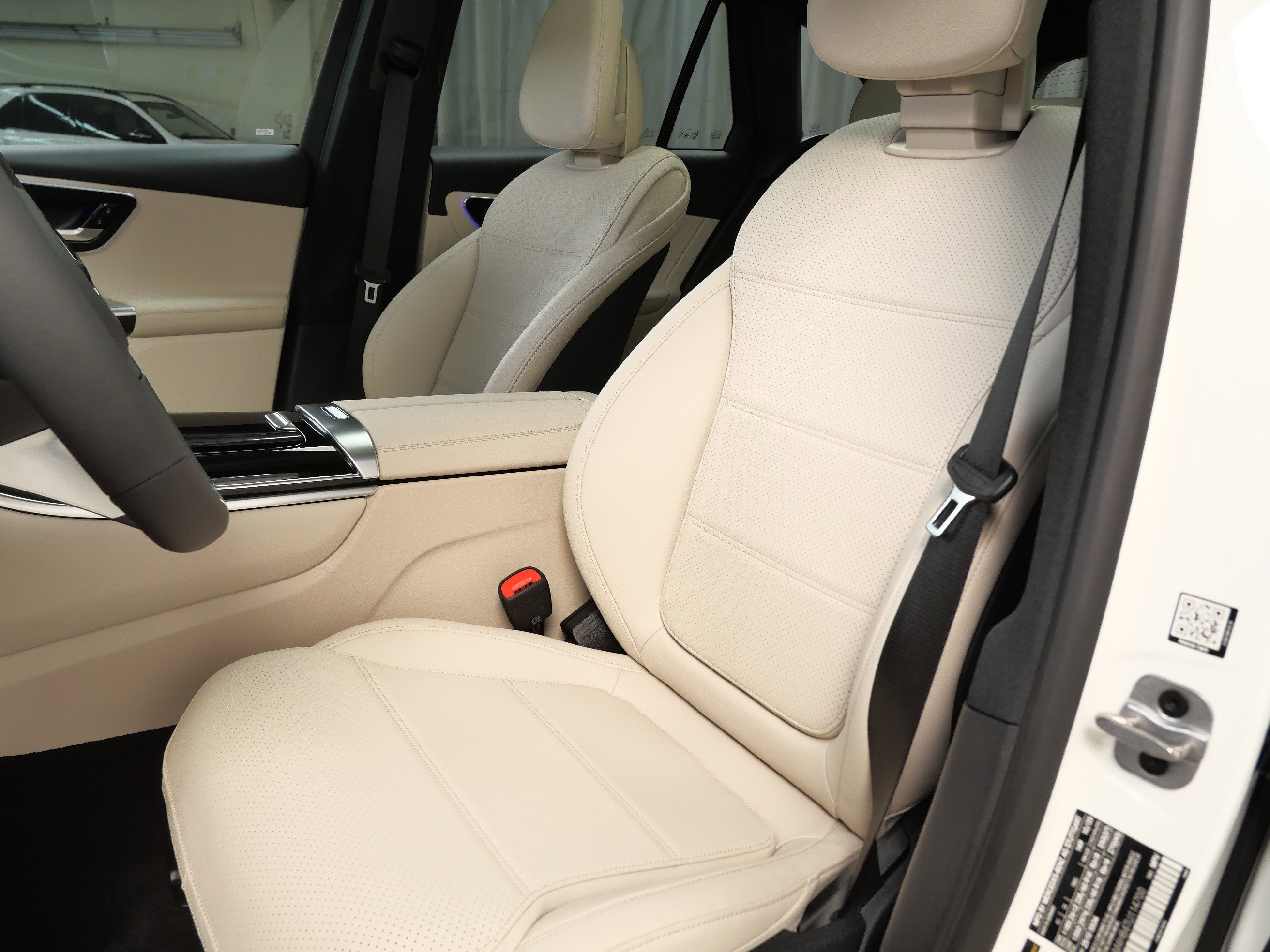 2026 Mercedes Benz GLC 300 4MATIC photo 2