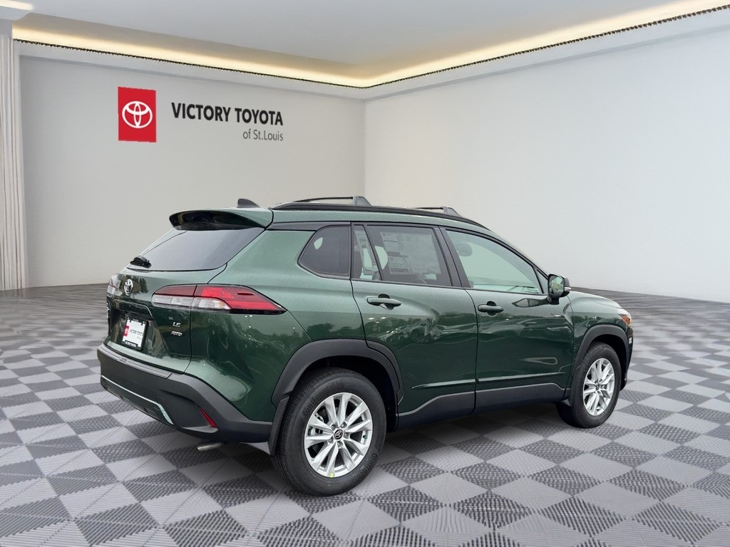 2026 Toyota Corolla Cross LE photo 2