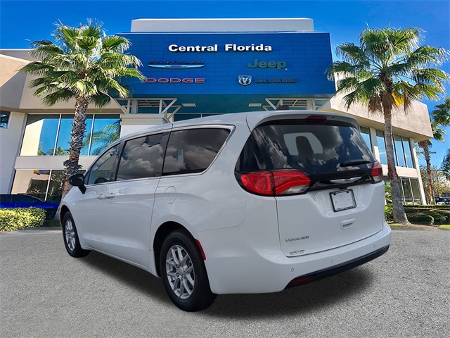 2026 Chrysler Voyager LX photo 5
