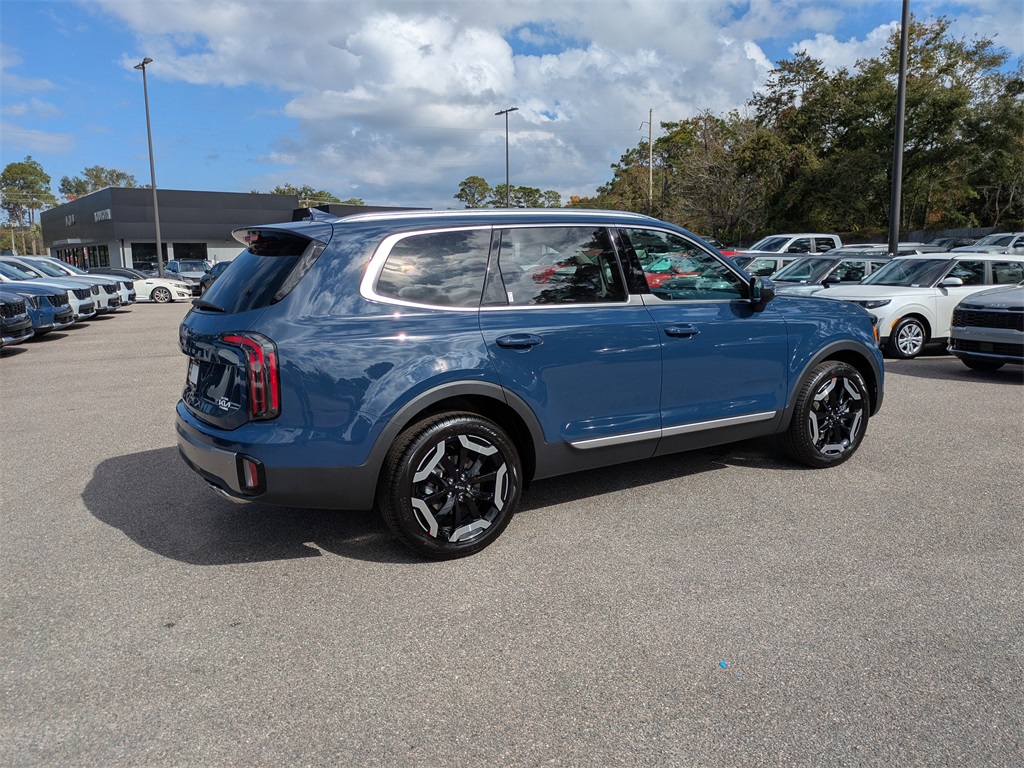 2025 Kia Telluride EX photo 3