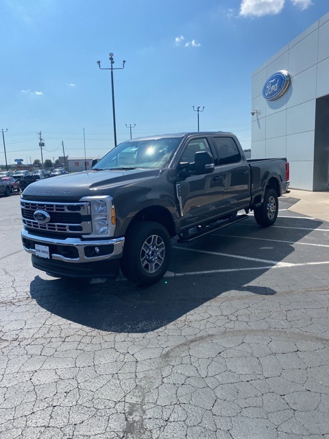 2025 Ford F-250 XLT photo 3