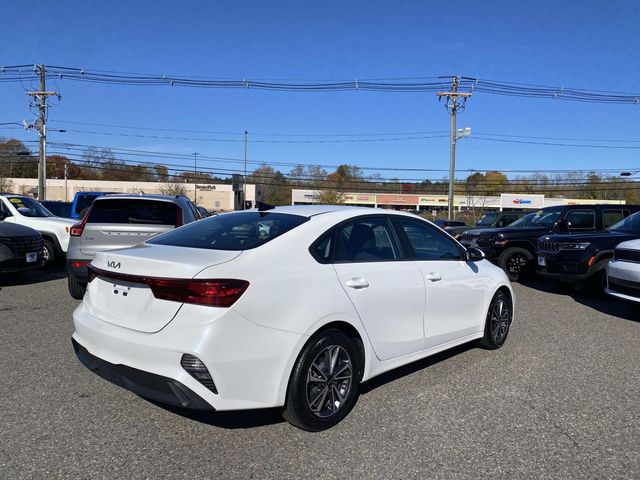 2024 Kia Forte LXS photo 3