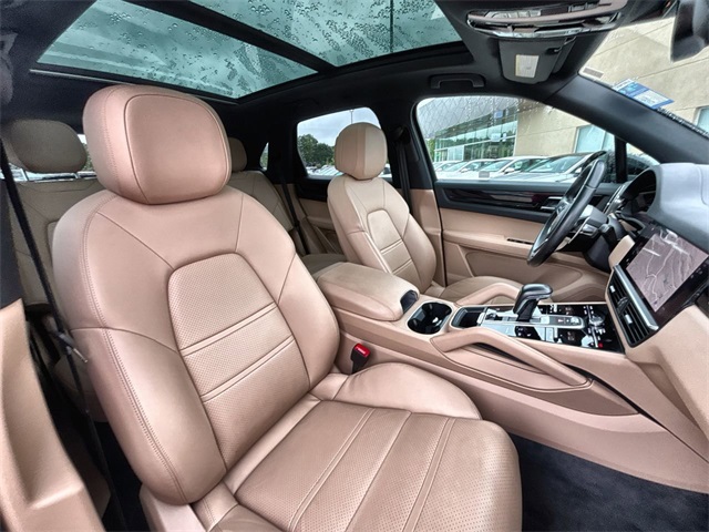 2022 Porsche Cayenne Base photo 25
