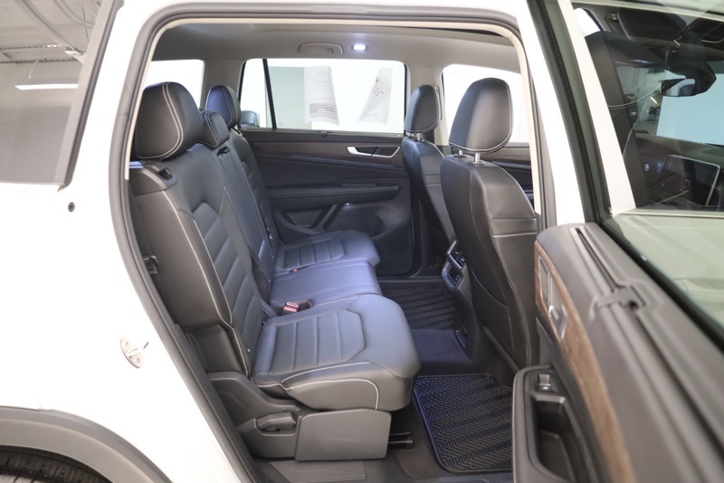 2024 Volkswagen Atlas SEL photo 29