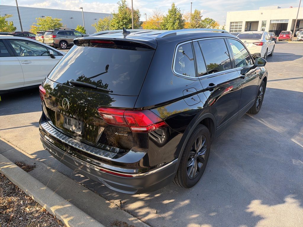 2022 Volkswagen Tiguan SE photo 2