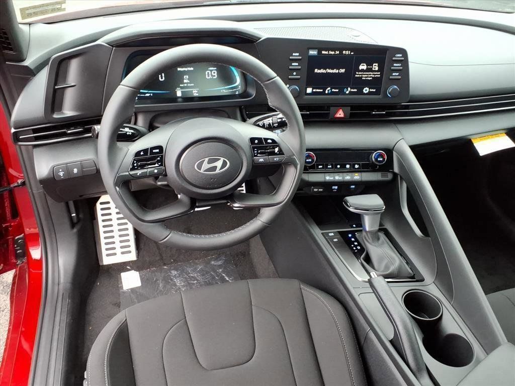 2025 Hyundai Elantra SEL Sport photo 4
