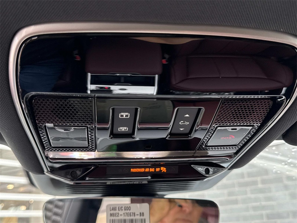 2025 Land Rover Range Rover SE photo 20