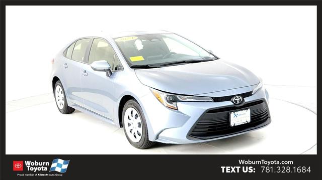 2024 Toyota Corolla LE's photo