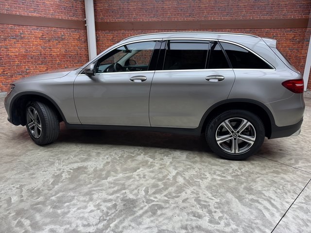 2019 Mercedes Benz GLC 300 4MATIC photo 2