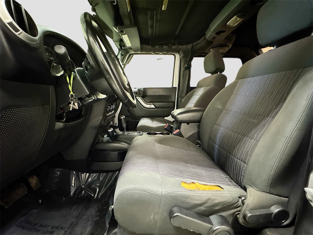 2012 Jeep Wrangler Sahara photo 5