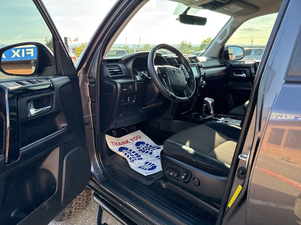 2017 Toyota 4Runner TRD Off-Road photo 13