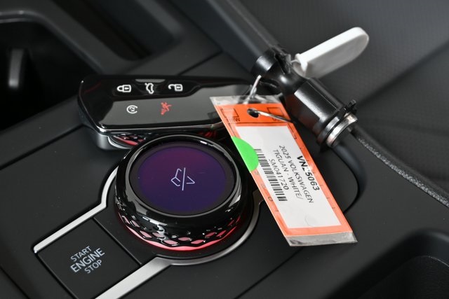 2025 Volkswagen Tiguan SE photo 10