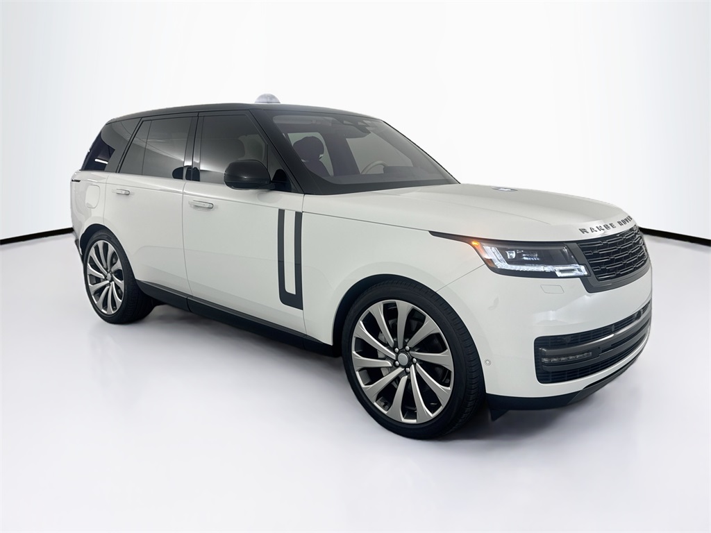 2023 Land Rover Range Rover SE photo 3
