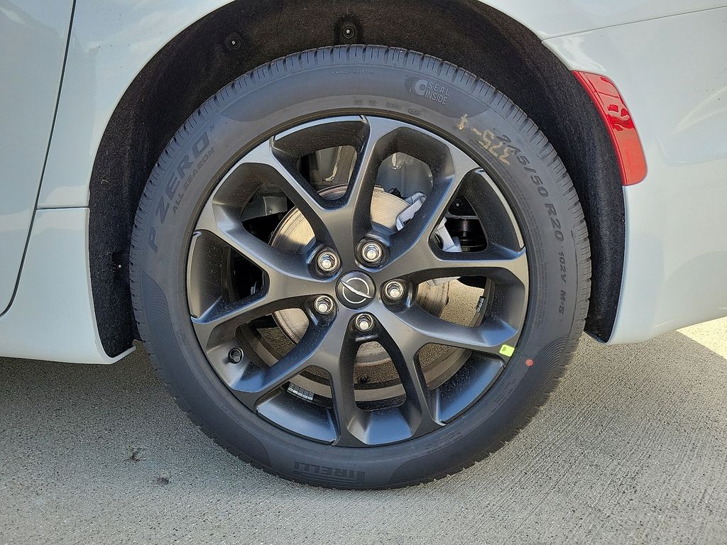 2025 Chrysler Pacifica Limited photo 12