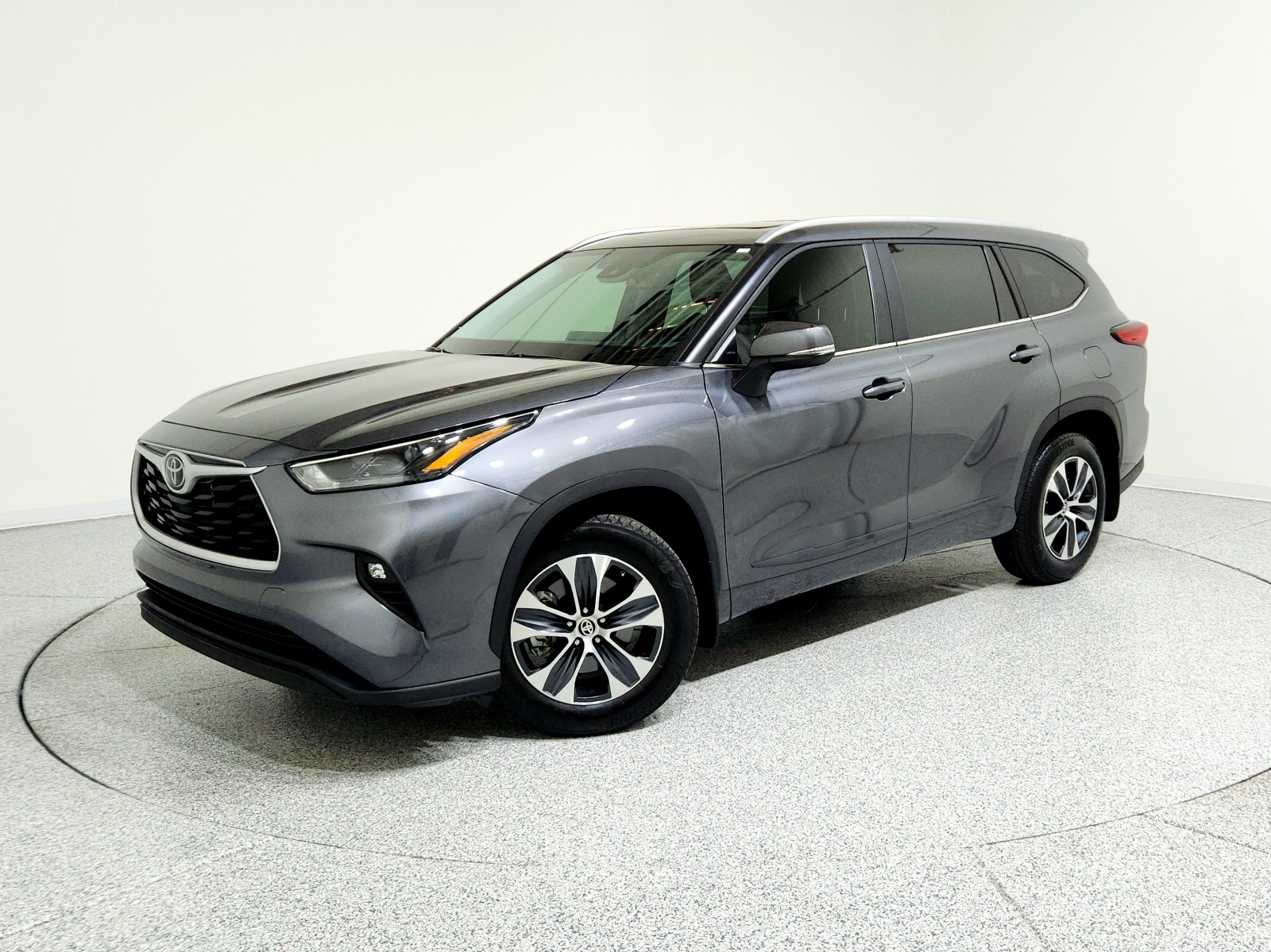 2023 Toyota Highlander XLE's photo