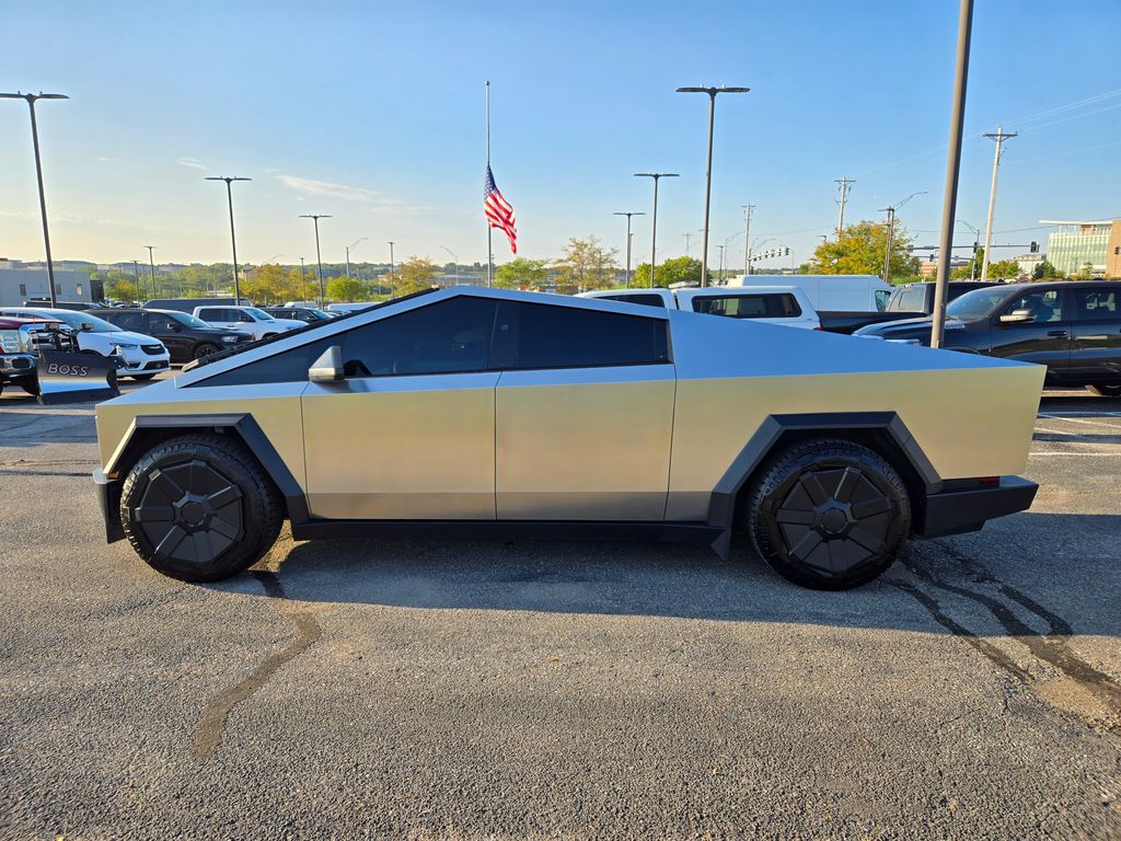 2024 Tesla Cybertruck photo 6