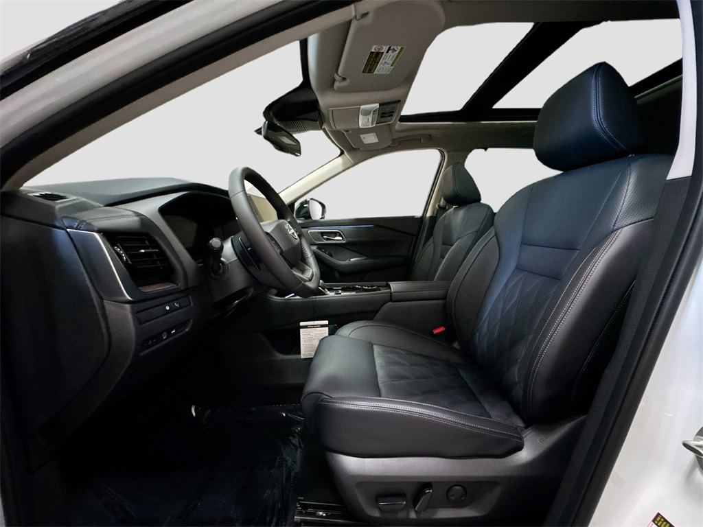 2026 Nissan Rogue Platinum photo 4