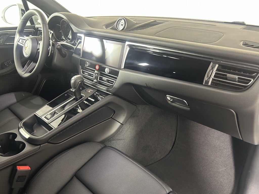 2024 Porsche Macan photo 14