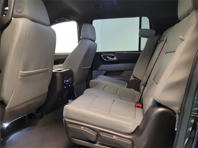 2023 Chevrolet Suburban LT photo 4