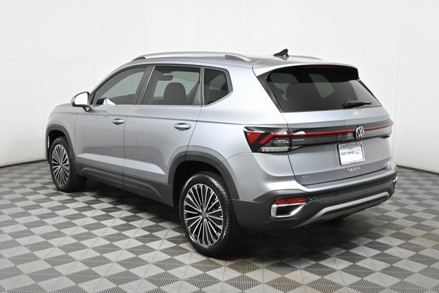 2025 Volkswagen Taos SE photo 4