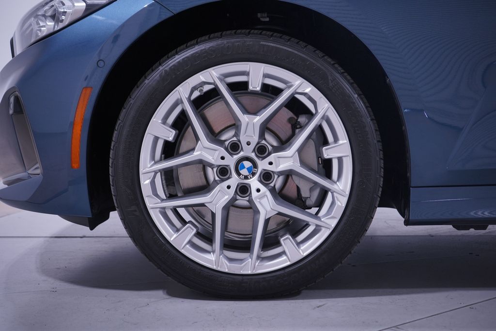 2025 Bmw 330i xDrive photo 2