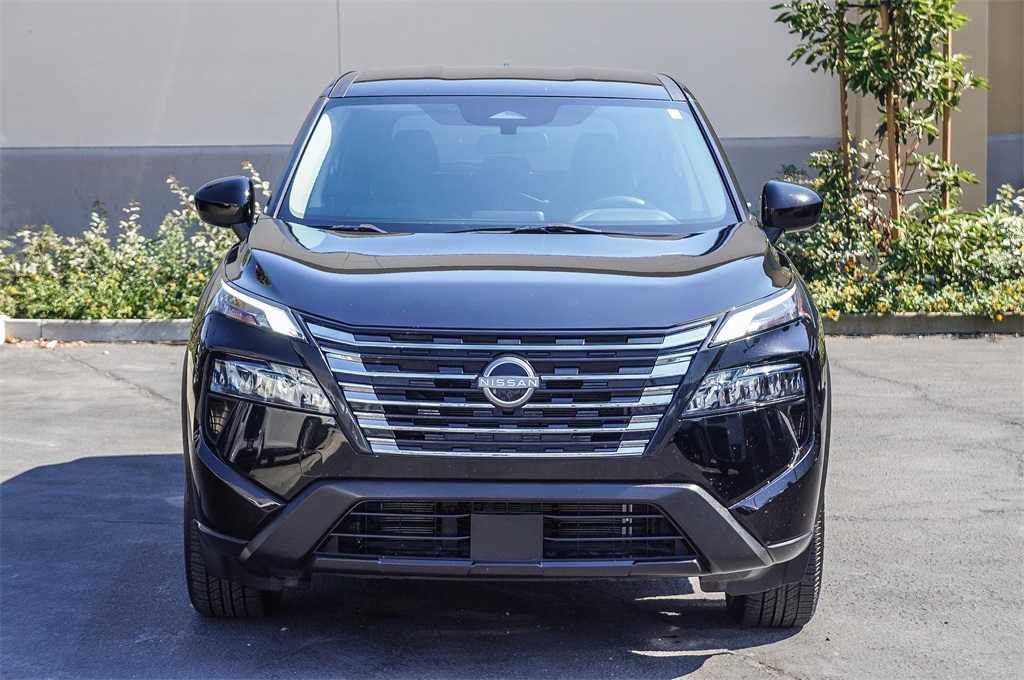 2024 Nissan Rogue SV photo 2