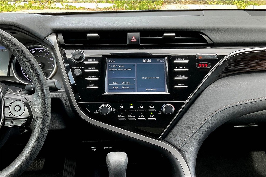 2019 Toyota Camry LE photo 5