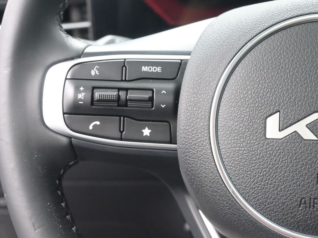 2025 Kia K5 GT-Line photo 2