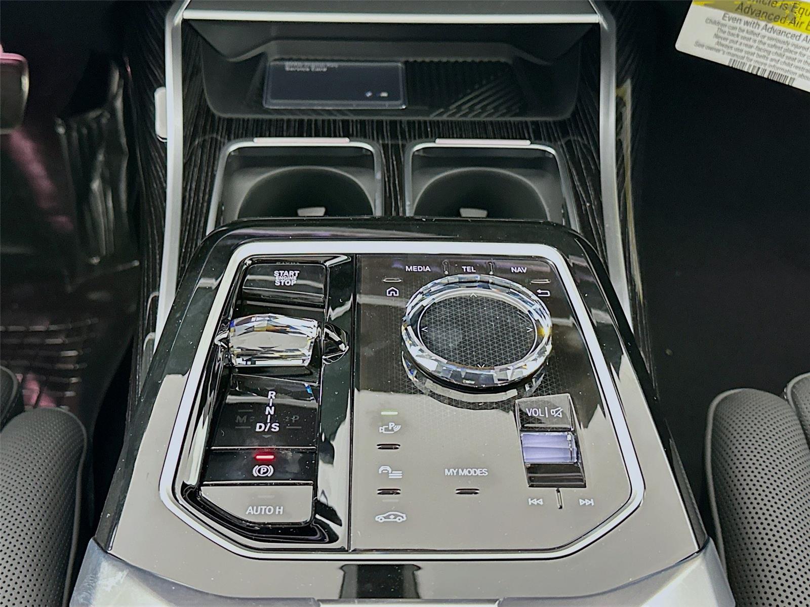2026 Bmw 750e photo 16
