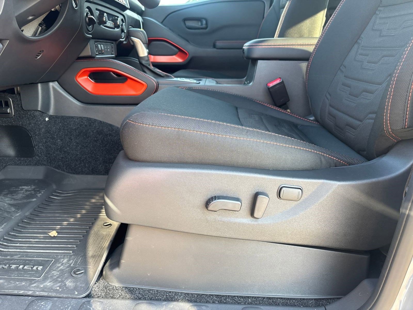 2026 Nissan Frontier Crew Cab PRO-4X photo 15