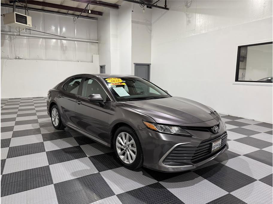 2021 Toyota Camry LE photo 2