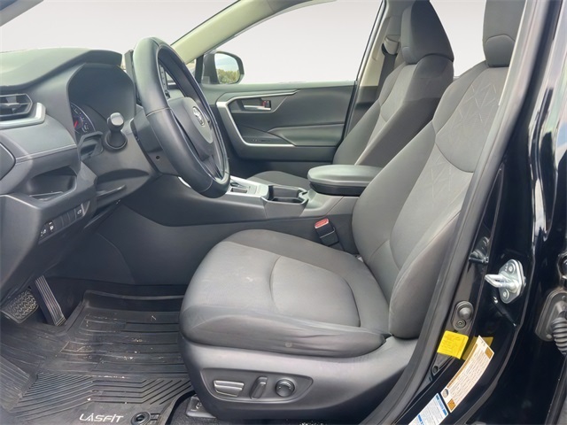 2019 Toyota RAV4 XLE photo 9