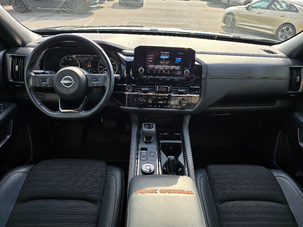 2024 Nissan Pathfinder SV photo 2