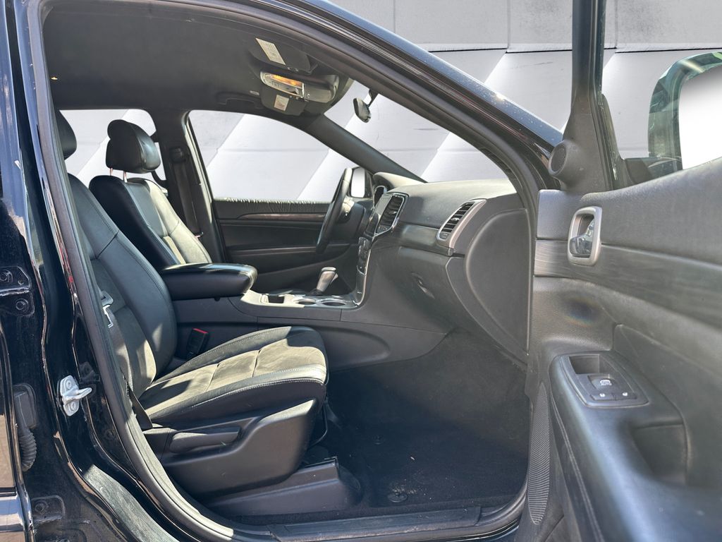 2021 Jeep Grand Cherokee Laredo X photo 13