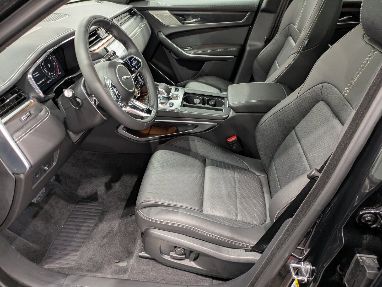 2026 Jaguar F-PACE P250 R-Dynamic S photo 5