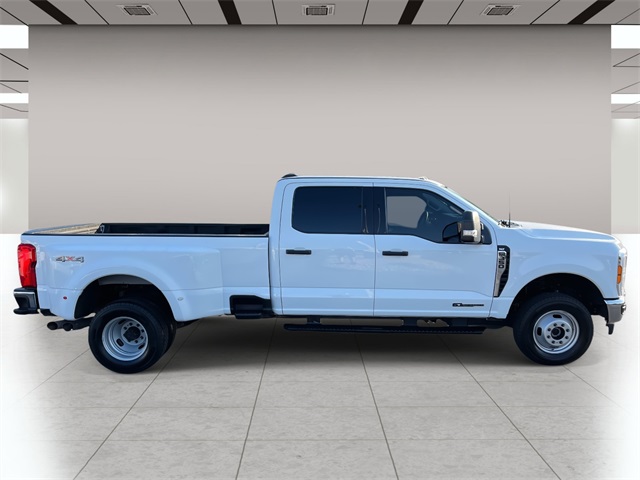 2024 Ford F-350 photo 2