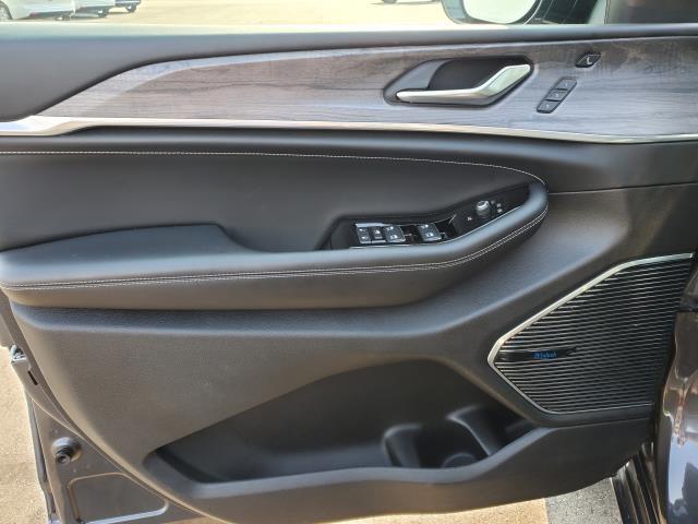 2022 Jeep Grand Cherokee Overland photo 13
