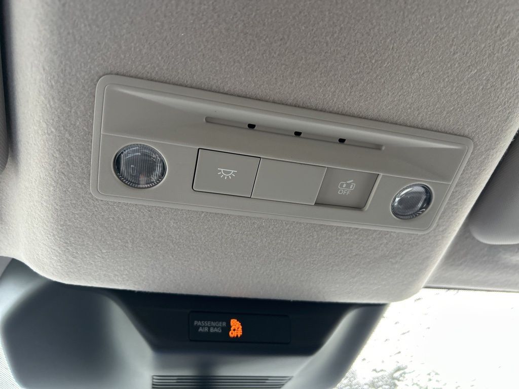 2025 Nissan Kicks SV photo 29