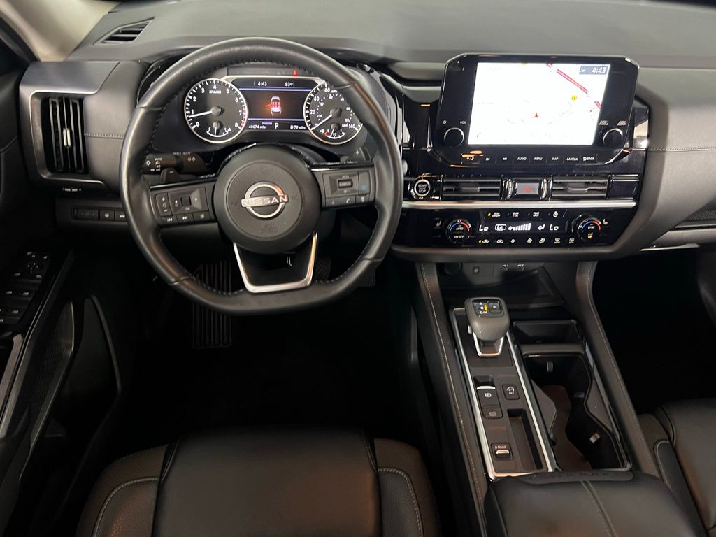 2023 Nissan Pathfinder SL photo 2