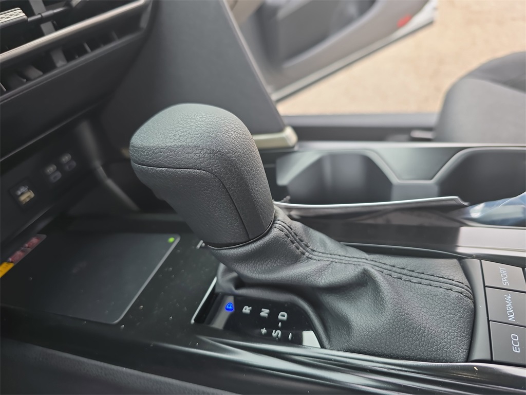 2025 Toyota Camry LE photo 23