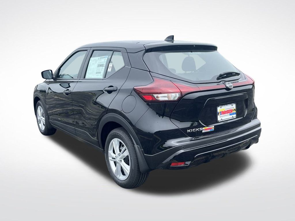 2025 Nissan Kicks Play S photo 2