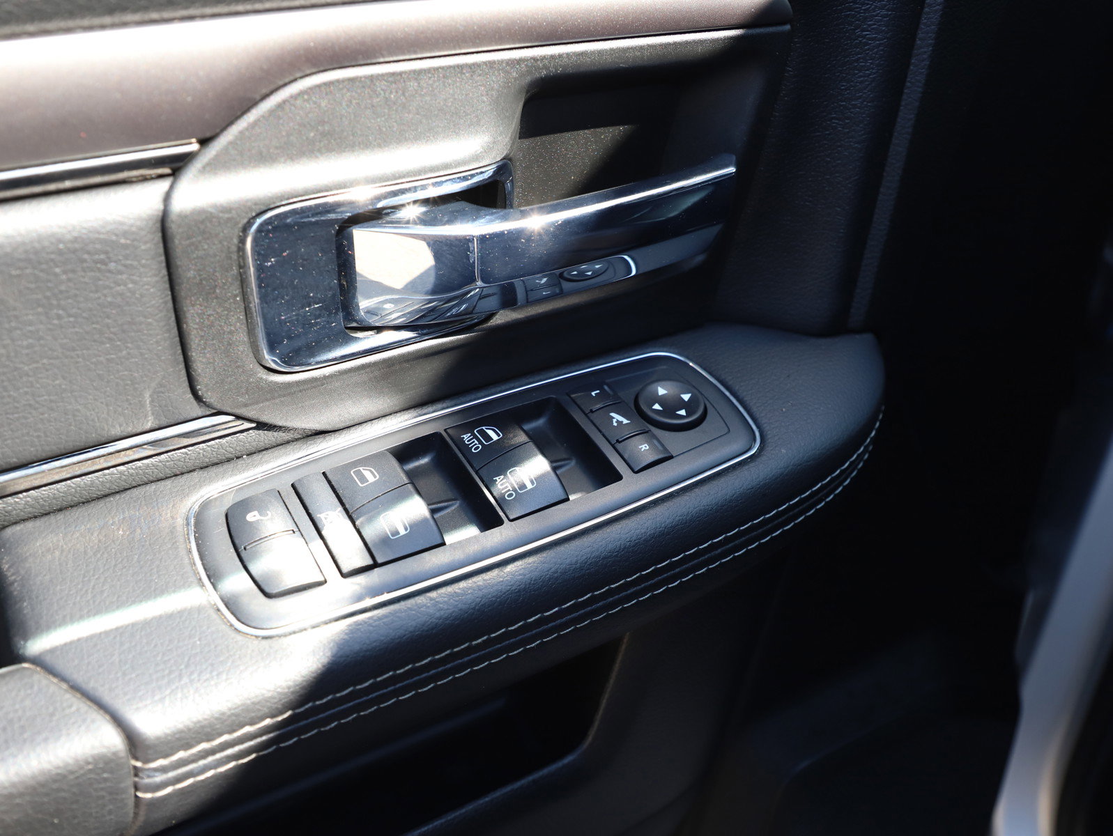 2018 Ram 2500 Laramie photo 16