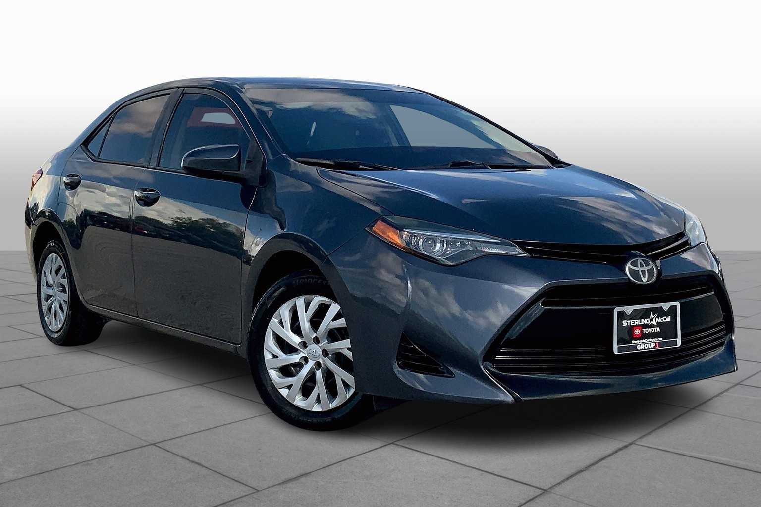2017 Toyota Corolla LE photo 2