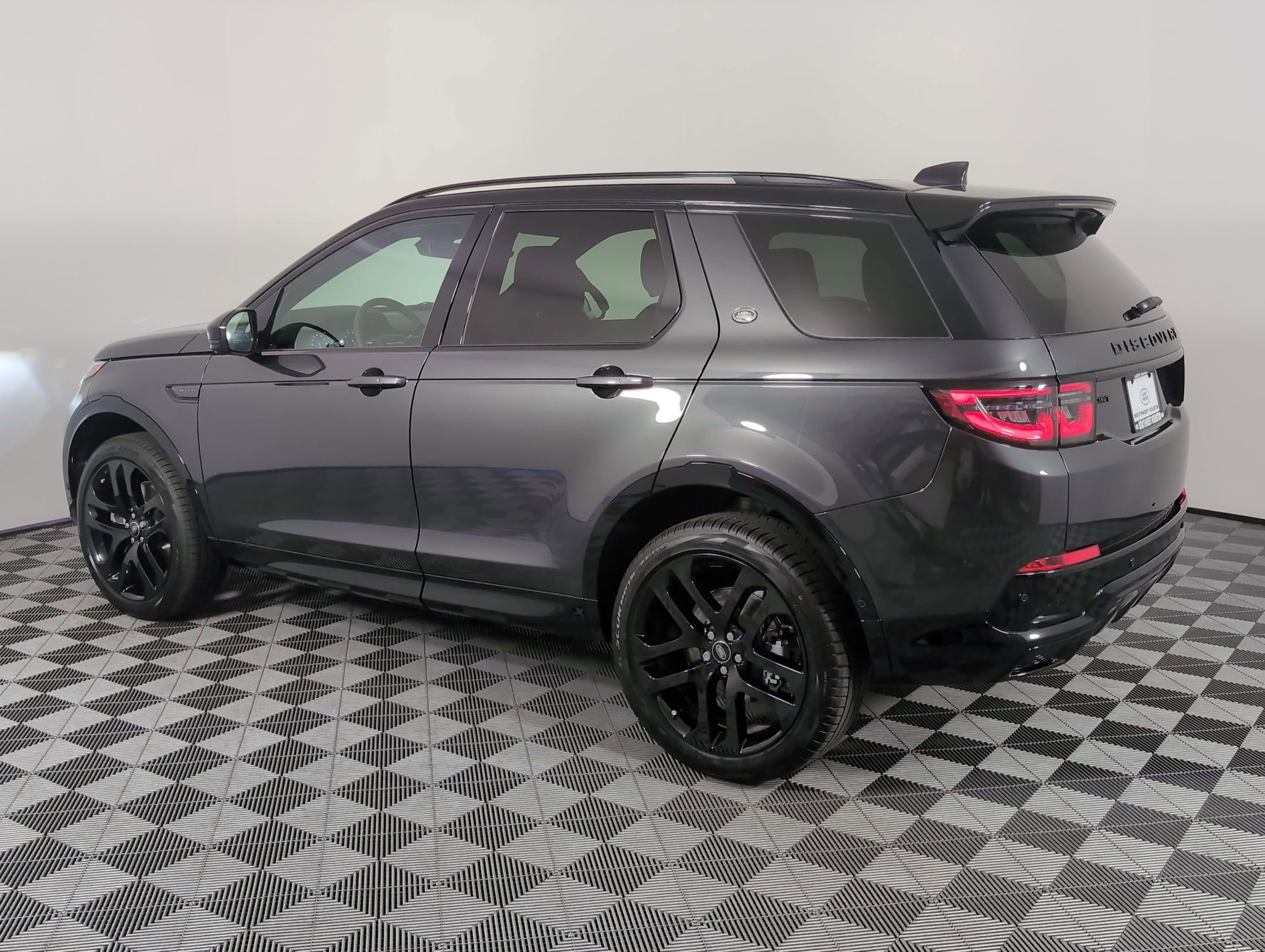 2025 Land Rover Discovery Sport Dynamic SE photo 3