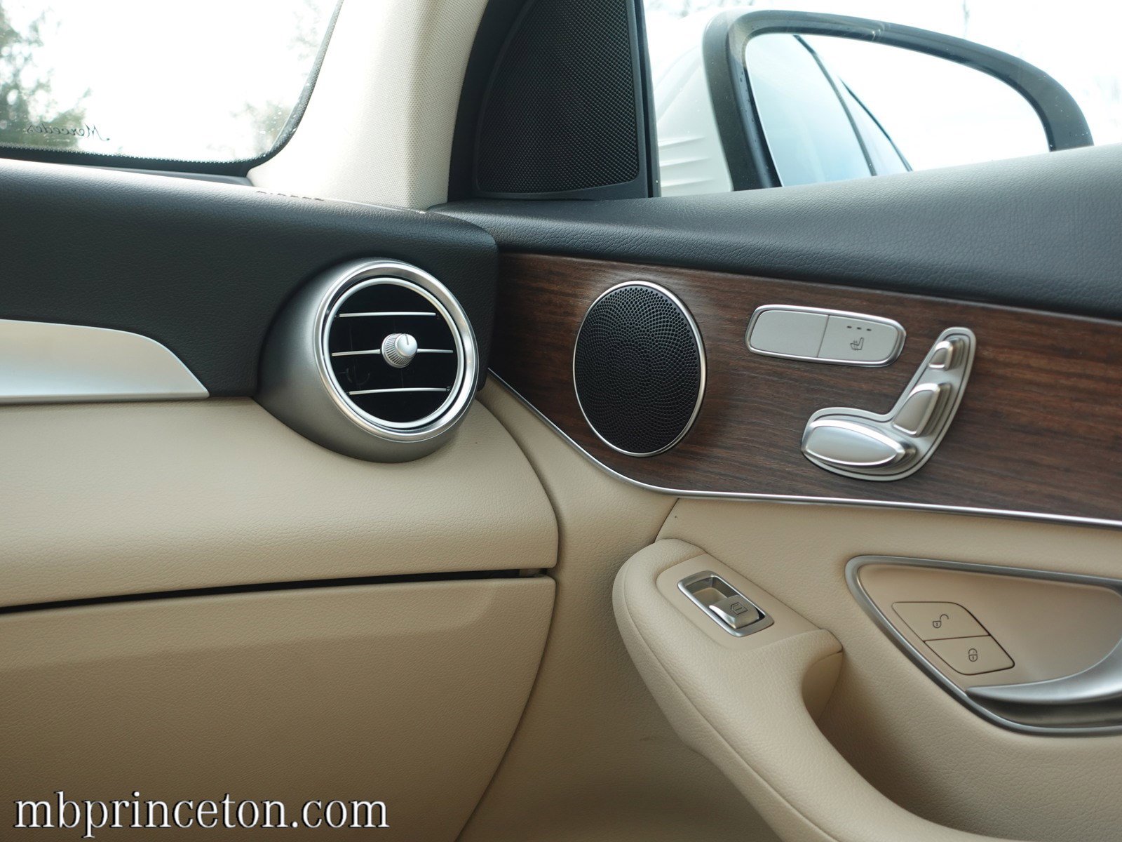 2021 Mercedes Benz GLC 300 photo 15