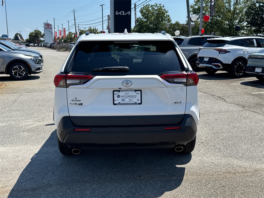 2022 Toyota RAV4 XLE photo 3