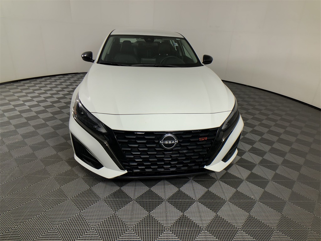 2023 Nissan Altima 2.5 SR photo 3